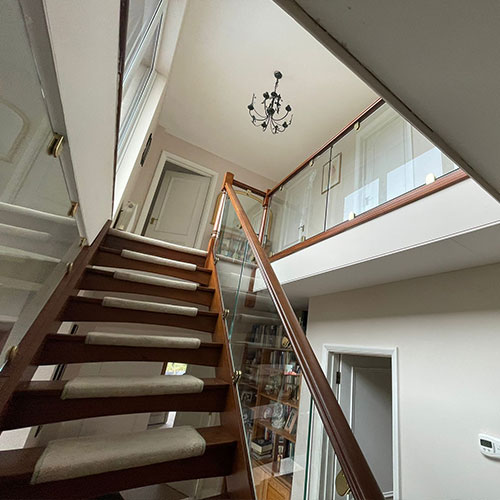 Modern Glass Staircase Design