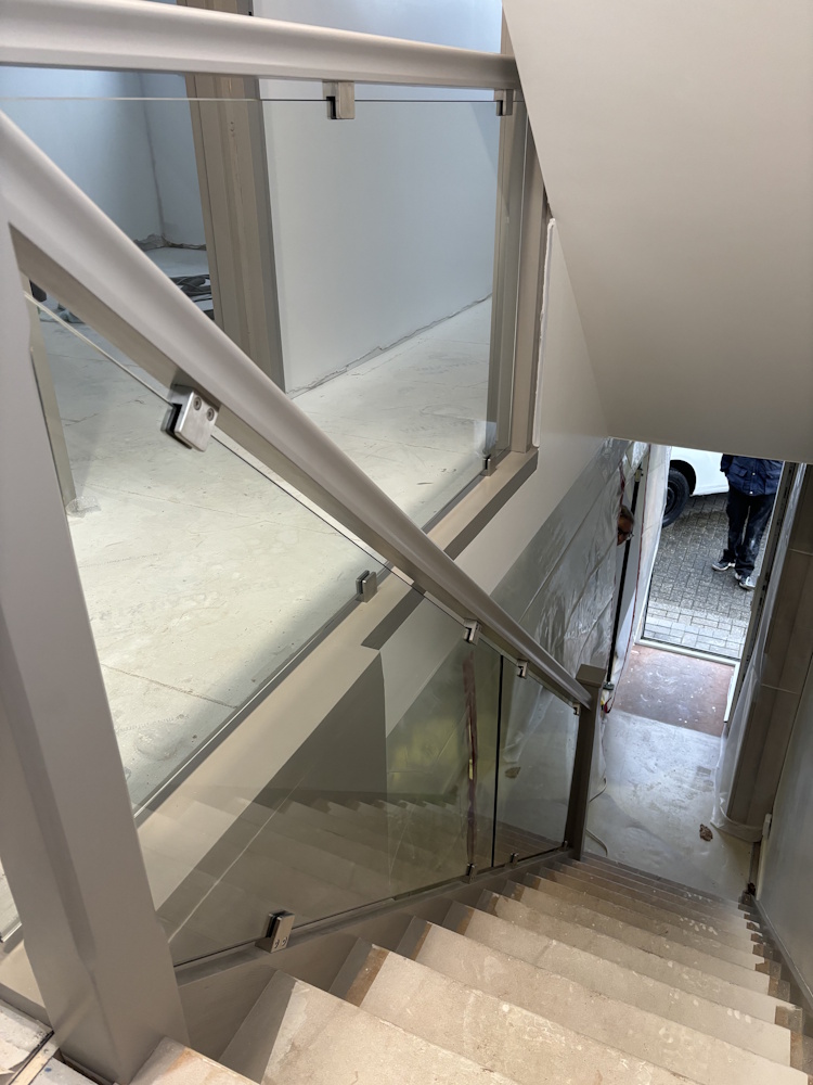 glass-staircase-2