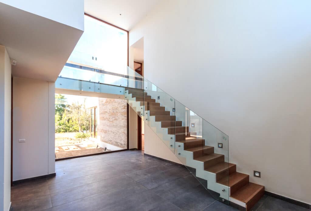 balustrade glass staircase